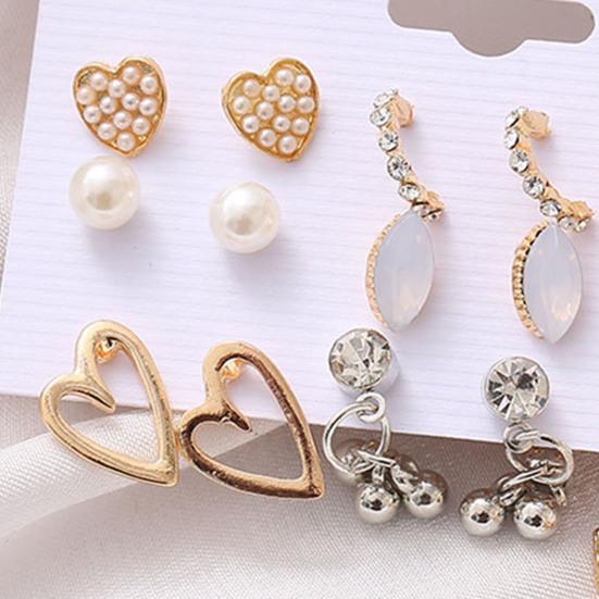 1 Set Stud Earrings Heart Rhinestone Acrylic Appearance Sparkling Earrings for Daily Wear