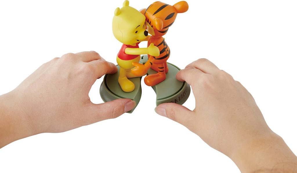 Hug and Happy Winnie the Pooh Tigger