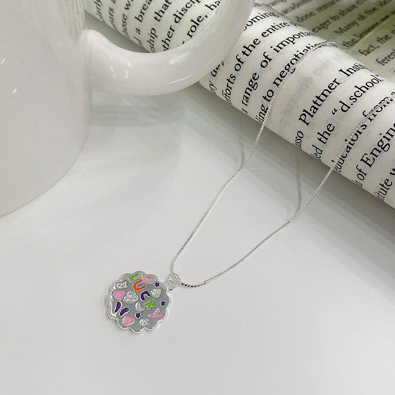 

Ожерелье «Счастливый цветок», бисквит, легкая роскошь, прочная цепь, дизайн в стиле женского меньшинства, милое ощущение