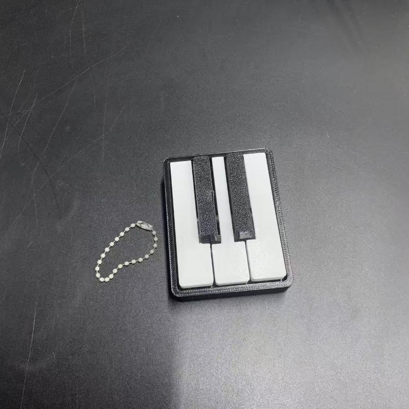 Mini Piano Keyboard Fidget Clicker Toy Satisfying Press Feeling Portable Keychain For Adults Office Stress Relief