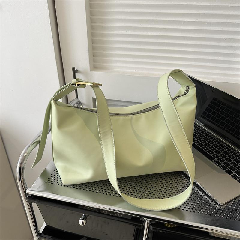 Schicke Stadttasche aus PU-Leder mit Crossbody-Riemen für Damen, Neuankunft 2023, in einfarbigen Farben