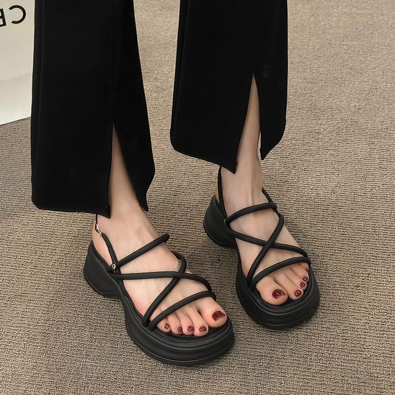 

2024 новые летние интернет-знаменитости супер-пожарные римские сандалии женские на улице в стиле феи студенческая платформа универсальная юбка The price of more than 1,000 pairs is customized. чёрный