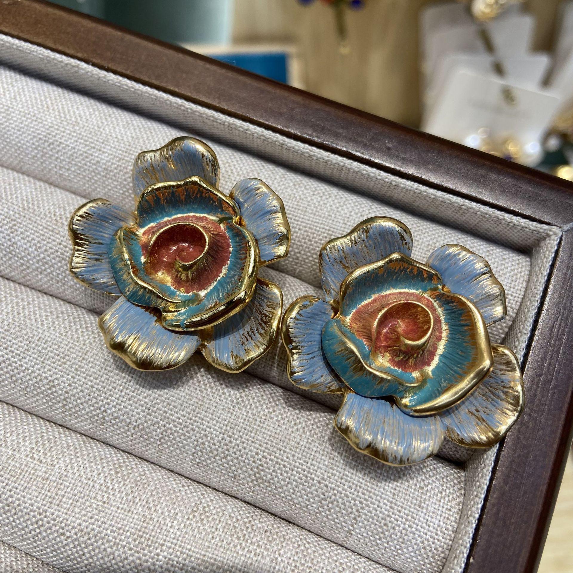 

Расписанные вручную золотые песочные эмалевые многослойные серьги-гвоздики с цветами, ретро-популярные изысканные серьги в придворном стиле