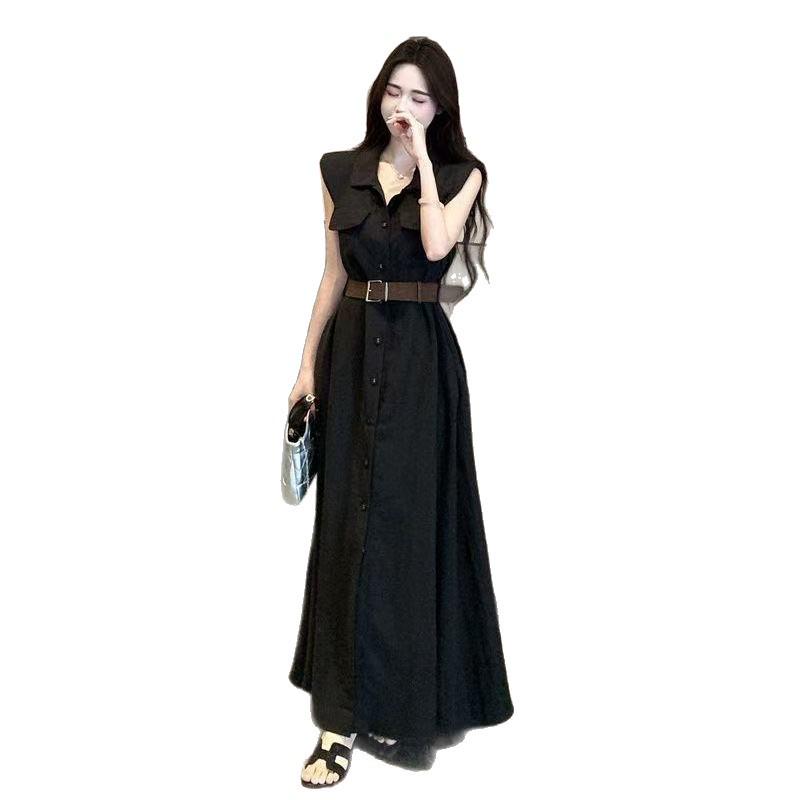 Elegantes schwarzes ärmelloses Kleid mit Hemdkragen & schlankmachender Taille