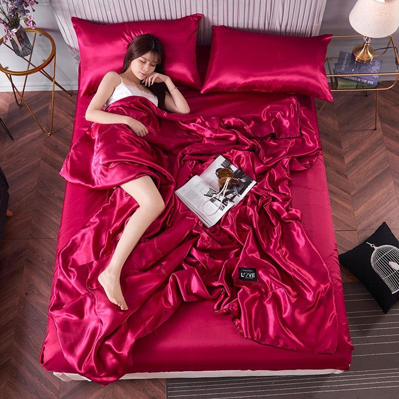 Luxury Emulation Silky Quilted Quilt Queen High End Spring Summer Satin Quilts Mechanical Wash Soft Comfortable Thin Comforter
