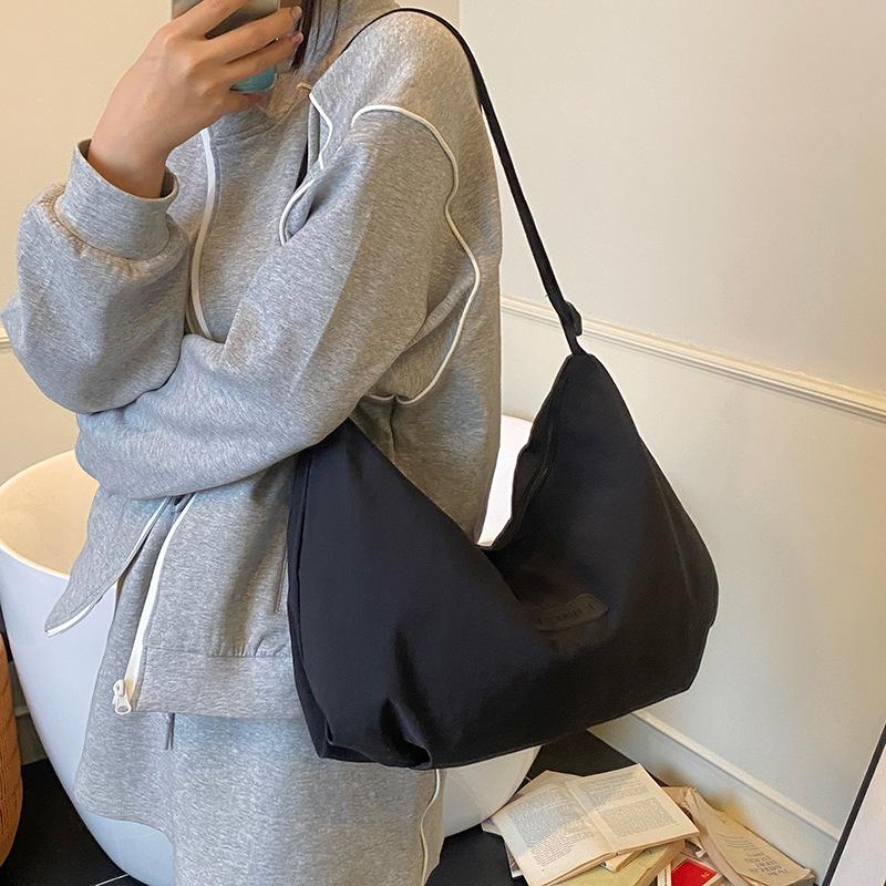 Korean literary and artistic style canvas bag women's 2025 new simple and large-capacity one-shoulder crossbody dumpling bag will be sent on behalf of