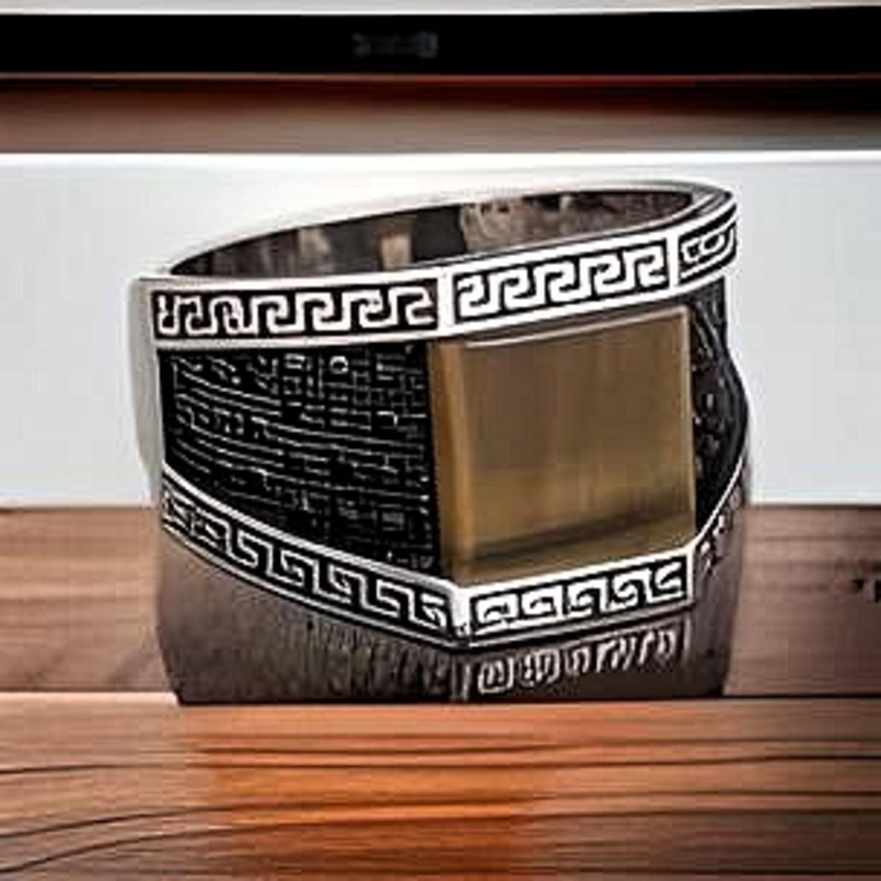 

Мужское кольцо с тигровым глазом и черным цирконом 240052029G15Y