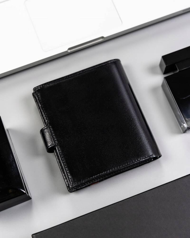 Men's Vertical Wallet Made of Genuine Leather - Rovicky