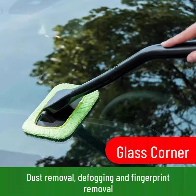 Sada pro odmlžování a čištění čelního skla automobilu s prostředkem proti zamlžování