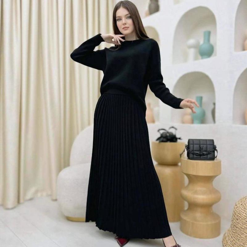 2025 Autumn Women's Round Neck Loose Knit Top & A-Line Skirt Set