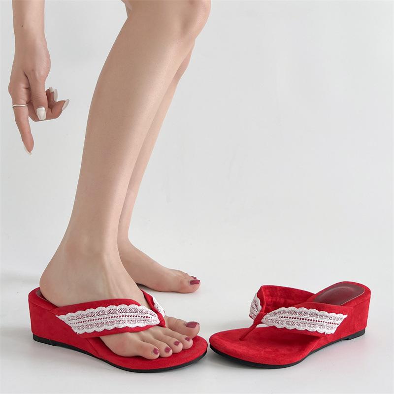 Popular Internet celebrity retro slope heel flip-flops women's summer wear 2025 new with skirt French cool slippers