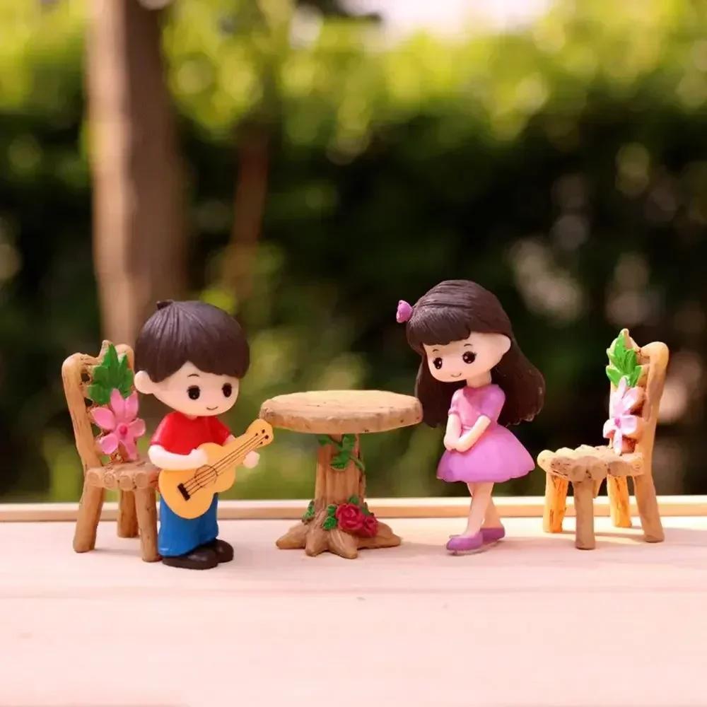 2pcs Mini Boy Girl Guitar Sweet Lovers Couple Figurines Craft Fairy Dolls Valentine's Day Wedding Accessories Home Miniatures