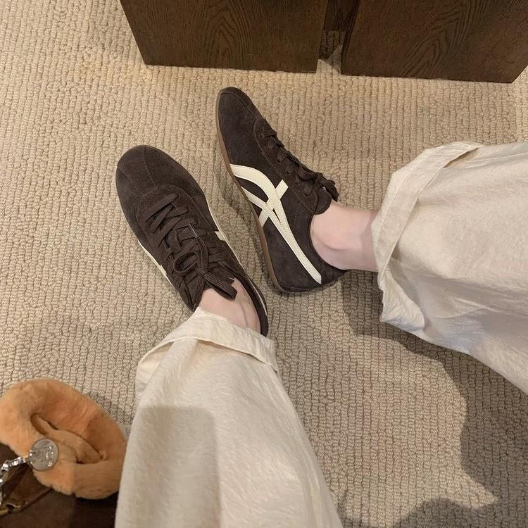 Yueyu new versatile fashionable contrasting color lace-up flat soft baseplate shoes casual Forrest Gump training shoes women's autumn and winter mod