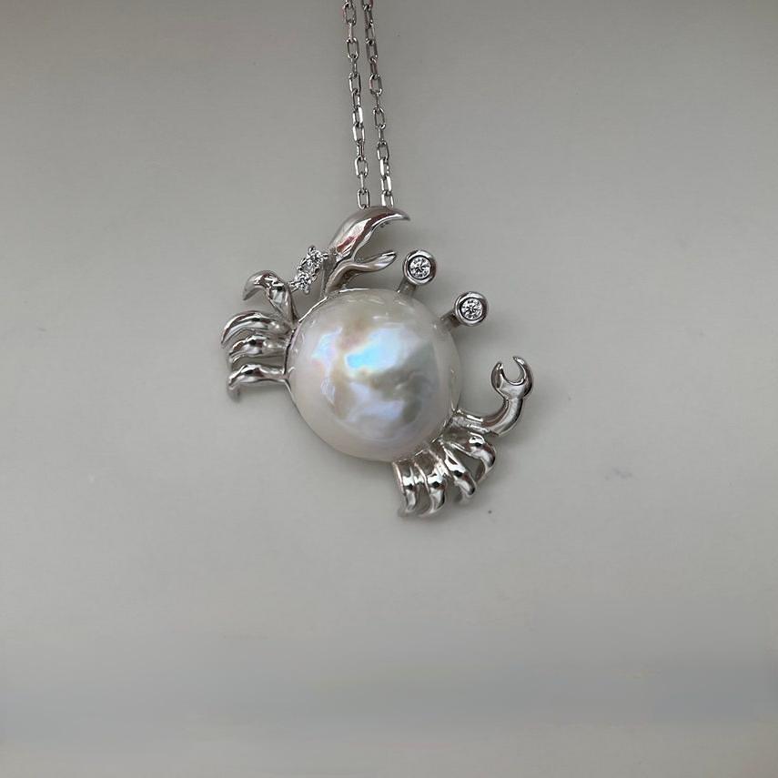 Ocean World Clownfish & Pearl Necklace - Kissing Goldfish Pendant On Colorfast Collarbone Chain