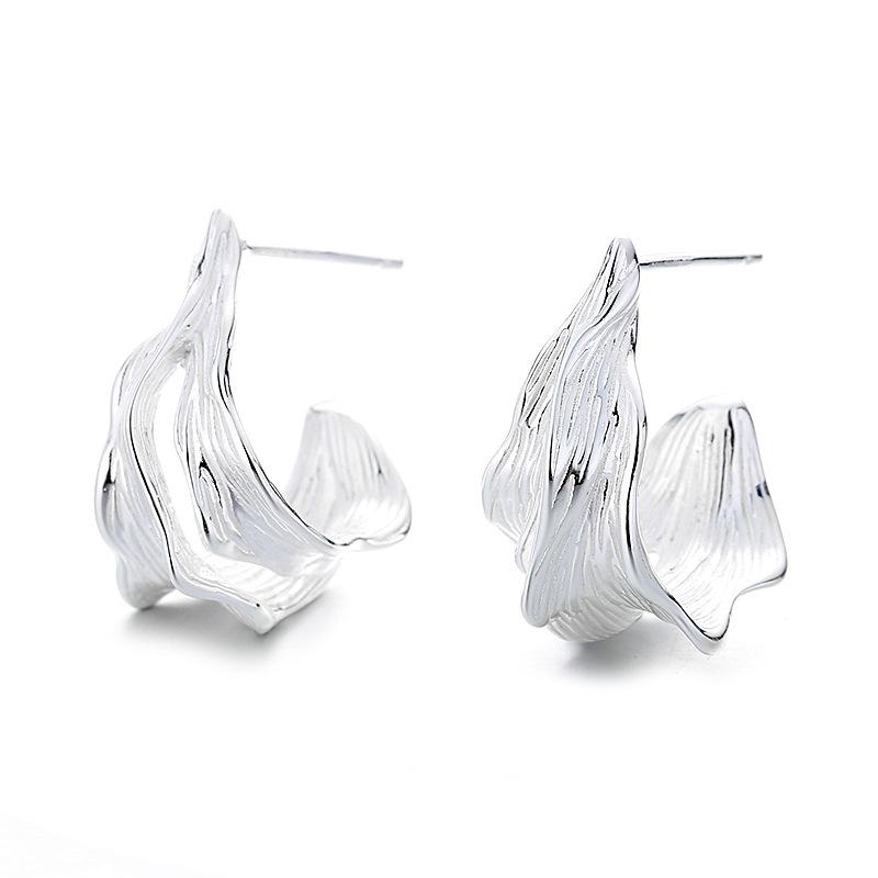 Folded Earrings Women'S Lamp Luxury Exquisite Niche Design Temperament Cold Wind Fashion Versatile Earrings Premium