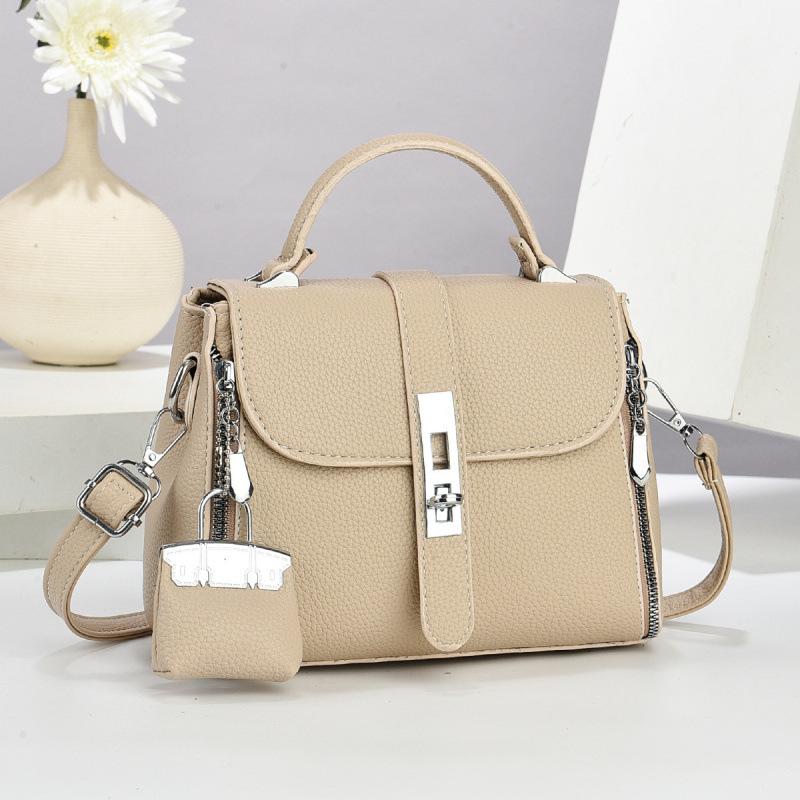 Exquisite small square bag, summer new versatile handbag, simple and fashionable shoulder messenger bag