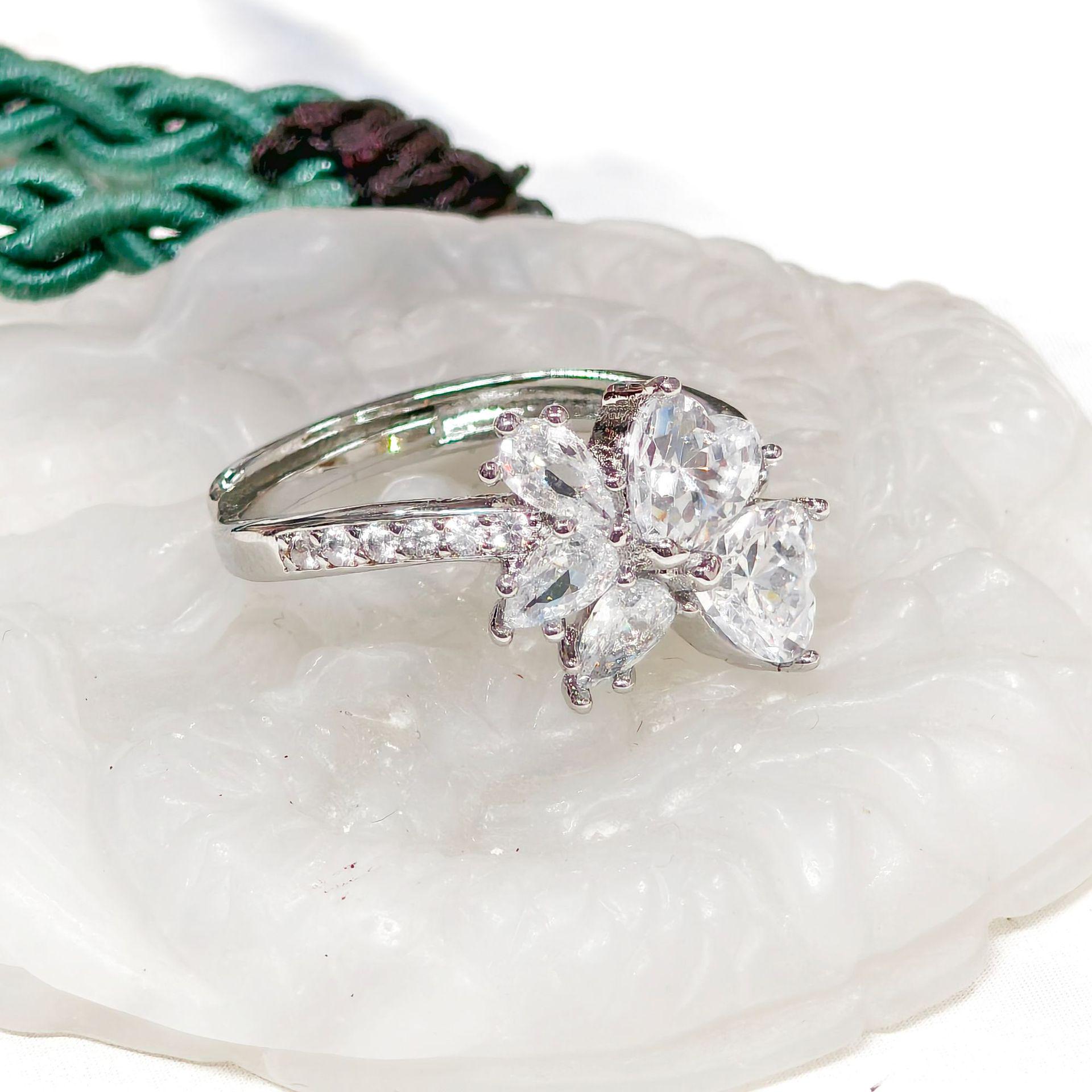 Gusen Jewelry Exquisite Zircon Heart Ring and Earring Set