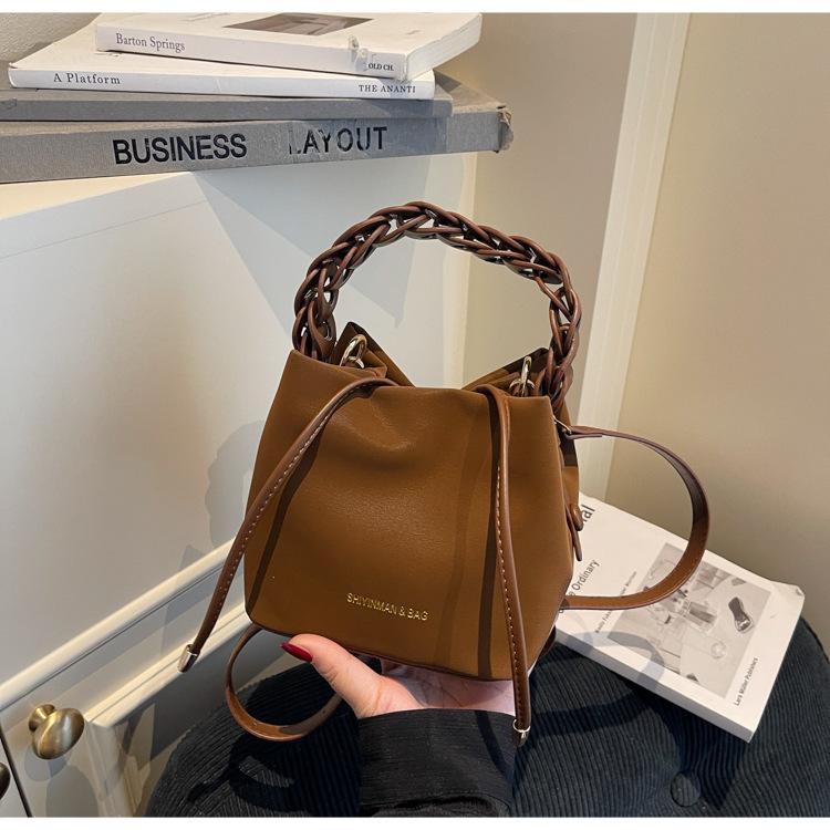High-end Handbag, Retro and Stylish Crossbody Bag, Fashionable Single-shoulder Bucket Bag Casually
