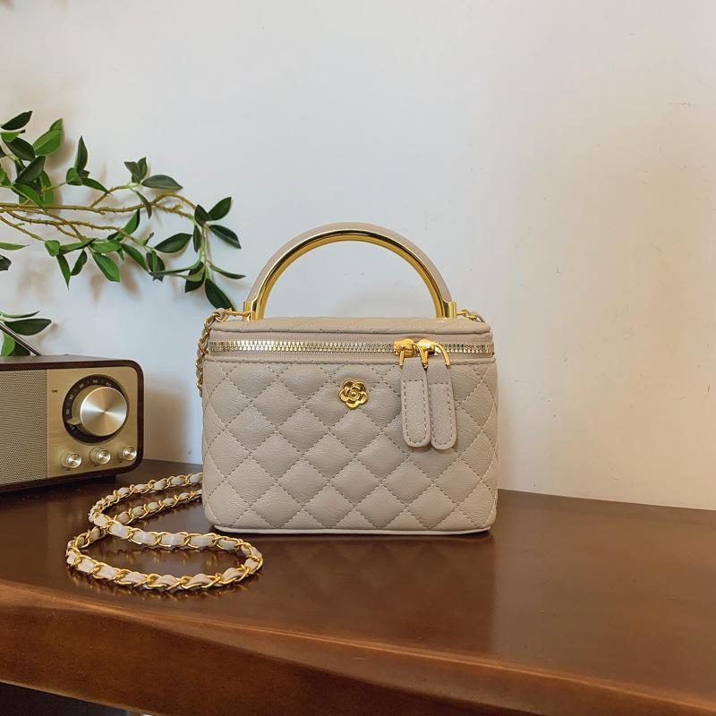 Retro Handheld Diamond Lattice Bucket Bag - 2025 Stylish Crossbody Chain Bag for Women