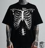 Vintage Skelett Rippenkorb Grafik T-Shirt: Gruseliger Totenkopf T-Shirt