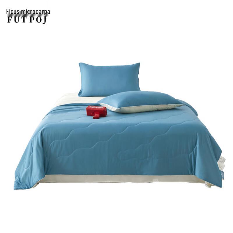 

Cool-Touch Knitted Soy Fiber Summer Quilt