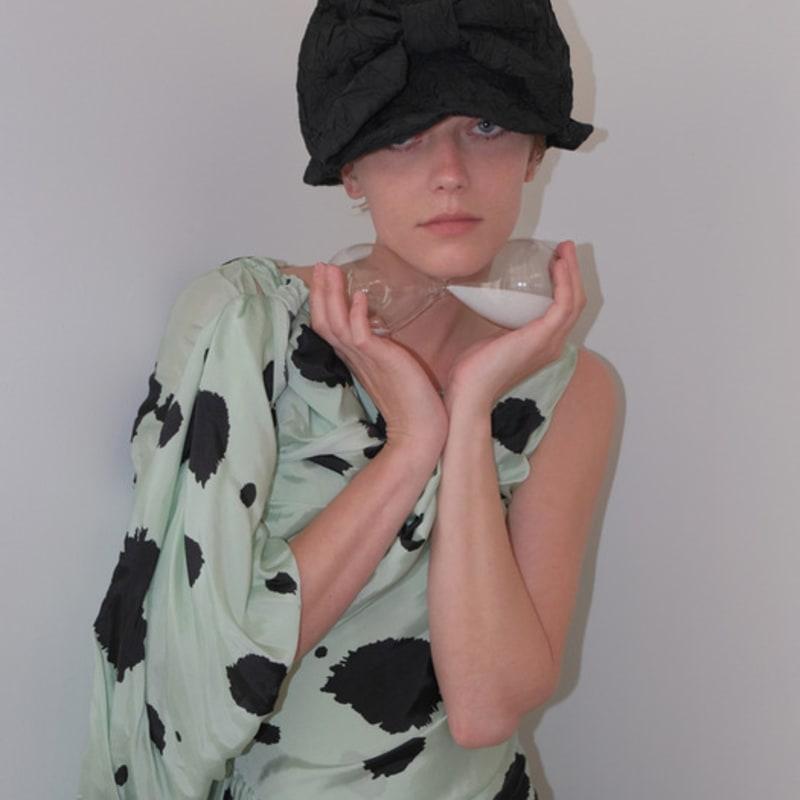 

ПОТРЯСАЮЩИЙ НУЖДАЕТСЯ ВОЛНИСТЫЙ АБАЖУР ШЛЯПА_ЛЕНТА_ЧЕРНАЯ FREE