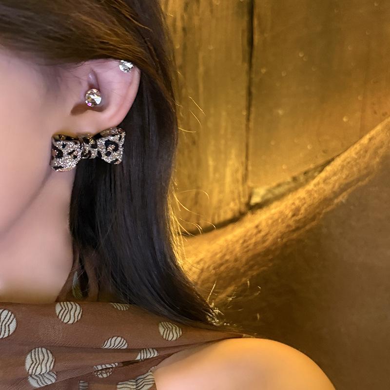 Maillard Silver Needle Leopard Print Stud Earrings - Retro Versatile High-End Fashion for Women