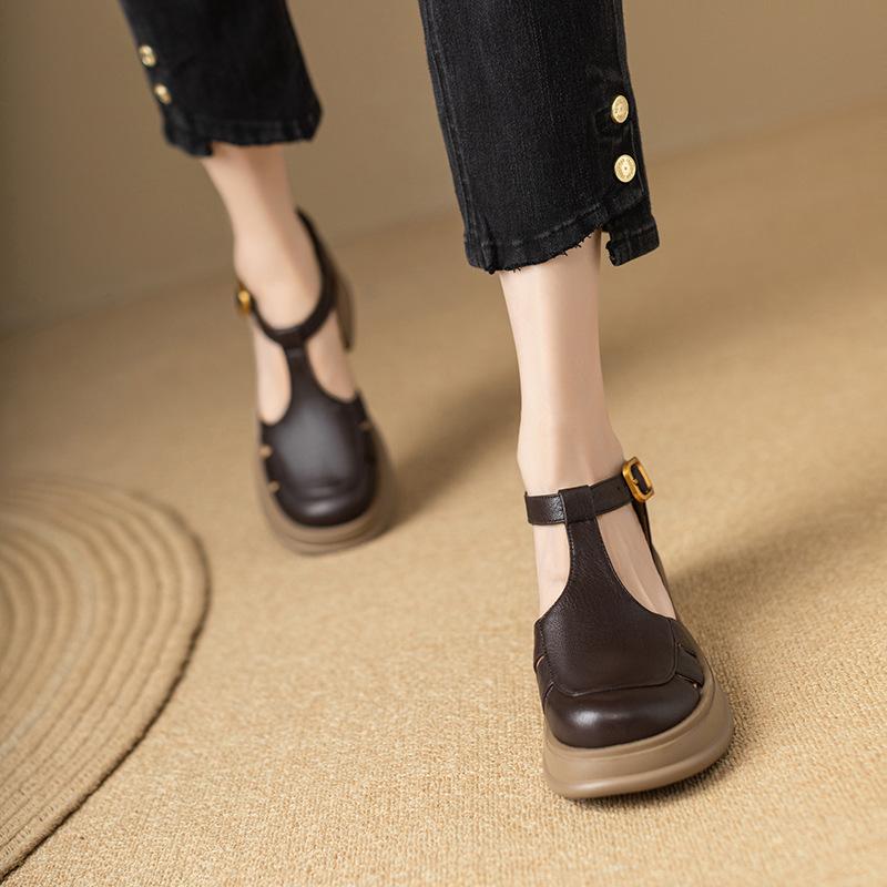 

Small thick-soled thick-heeled bag head Roman sandals women s summer 2025 new fashion retro hollow T-band 39