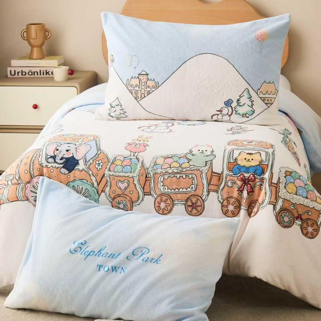 Cozy Cartoon Velvet Bedding Set: Double-Sided Flannel Duvet & Milk Velvet Bed Sheet - Autumn/Winter Collection (4-Piece) Small 4-piece