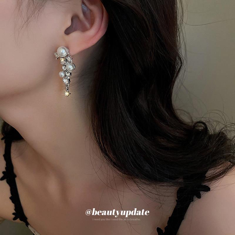 Silver Needle Diamond-Set Pearl Geometric Tassel Dangle Earrings - High-End European & American Style for Women.