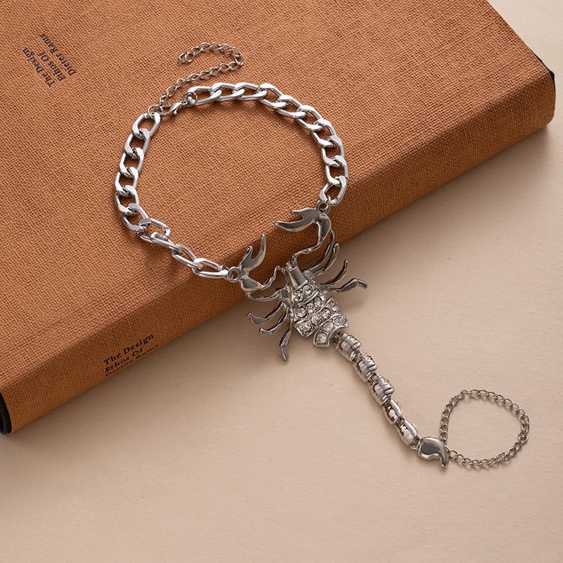 

Металлическое кольцо-цепочка на палец в виде трехмерного скорпиона с шипами, модное пляжное ретро, личность, панк-стиль, ювелирный подарок