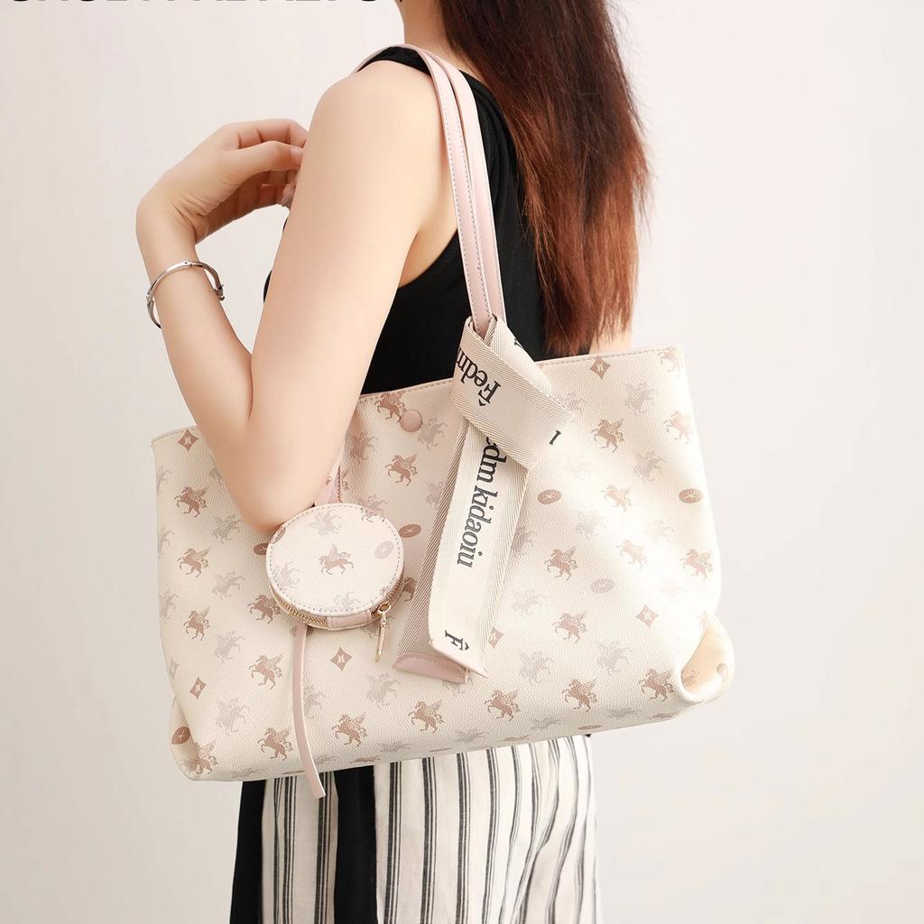 A High-end, Fashionable and Retro Tote Bag for Women's Commuting In Autumn and Winter