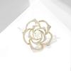 Elegant Camellia Pearl Vintage Brooch: Luxurious European & American Style Corsage Pin for Women's High-End Coats.