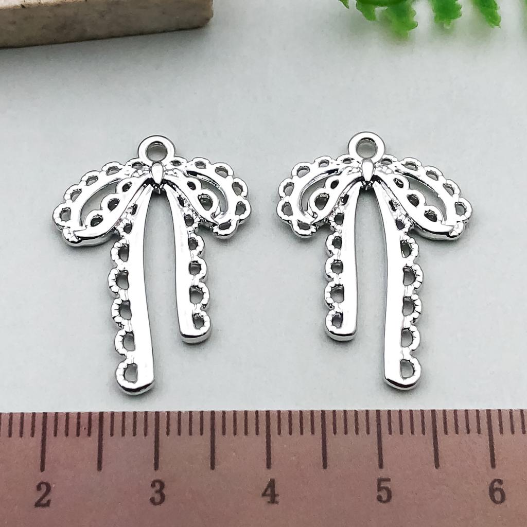 Hängender Vergoldeter Farbechthaltender Diy Schleife Hohl Anhänger Anhänger, Legierung Halskette, Armband, Ohrringe, Handgefertigter Schmuckzubehör