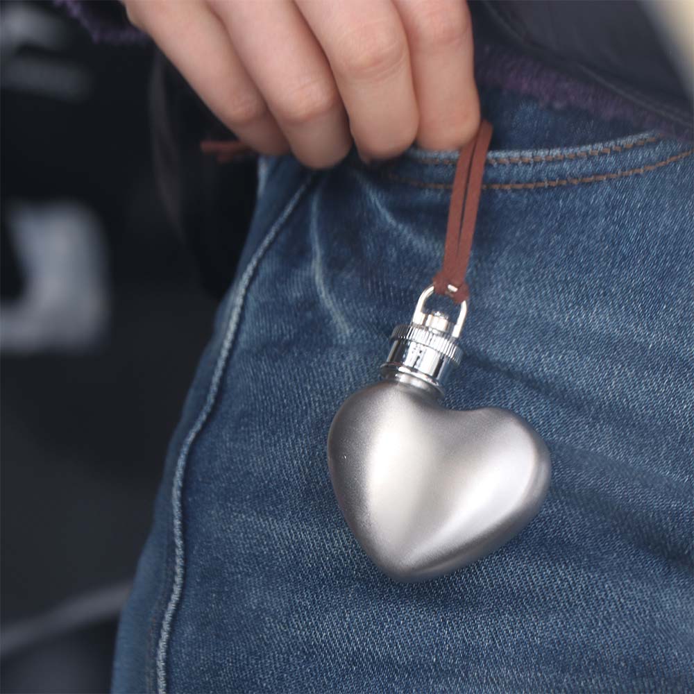 Portable Mini Heart Hip Flask Food Grade Stainless Steel 1 Oz Wine Pot Leakproof Wine Flask Pendant Spirits
