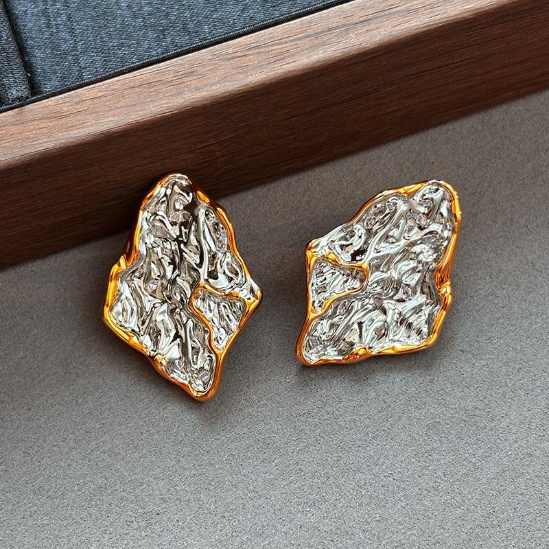 

French retro gold and silver contrasting colors irregular lava texture stud earrings women s light luxury high-end unique earrings earrings