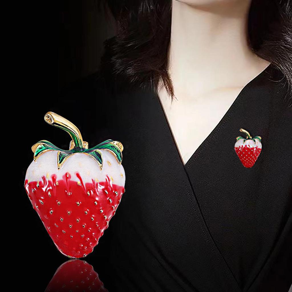 Charming Enamel Strawberry Brooch: Sweet and Versatile Cartoon Pin for Women