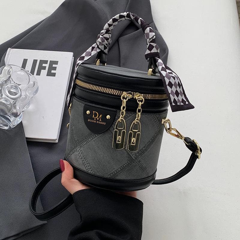 Нишевая дизайнерская сумка женская 2025 новая летняя высококлассная сумка-мессенджер портативная сумка-ведро