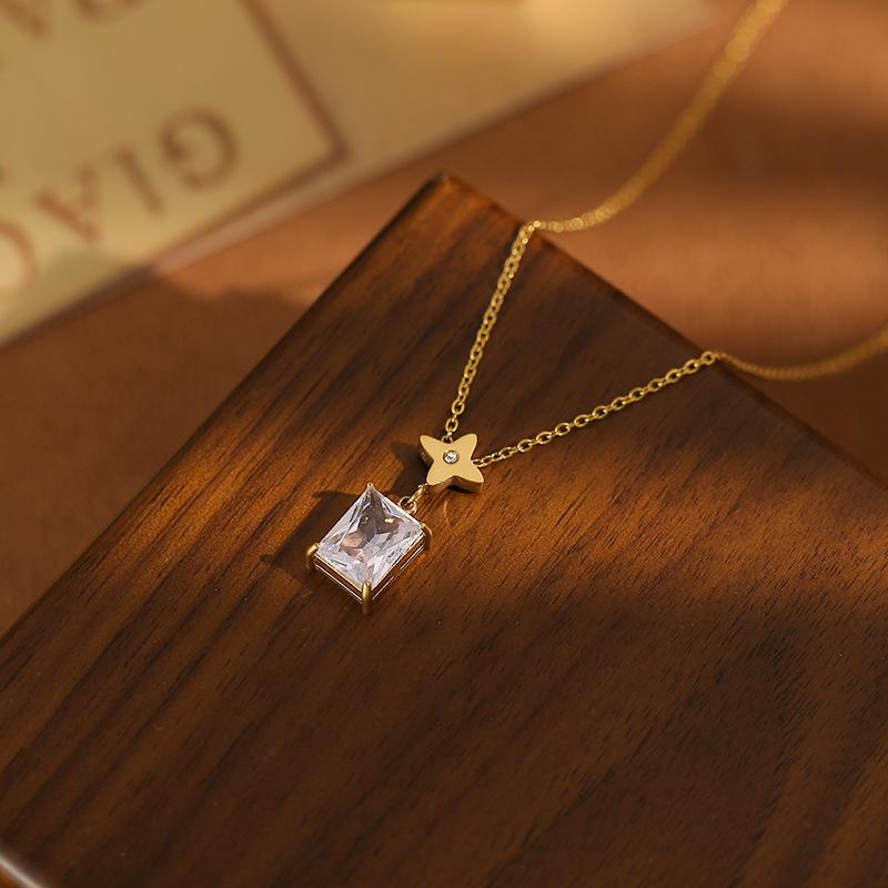 

2024 Супер Блестящее Квадратное Циркониевое Ожерелье из Титановой Стали - Простое, Элегантное, Универсальное Ожерелье для Женщин