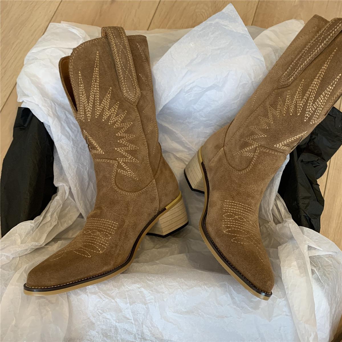 

Модные европейские и американские ретро вышитые ковбойские сапоги в западном стиле женские 2025 длинные рыцарские сапоги на толстом каблуке замшевые ботинки с высоким голенищем 43 хаки