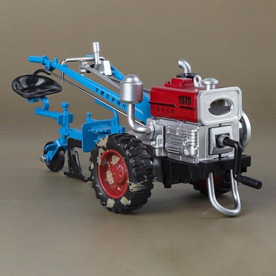 Model Mini Tractor Agricol Retro cu Lumină Sunet Articulații Mobile Vehicul Agricol de Bilonat cu Manivelă Manuală Jucărie Figurine Decor