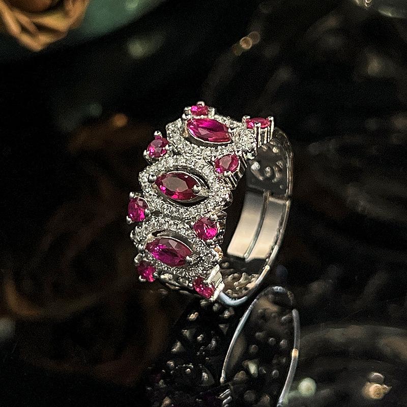 

Набор аксессуаров Серьги Ожерелье Кольцо Богемный Бриллиант Красный Корунд Этнический Стиль Кисточка Женский