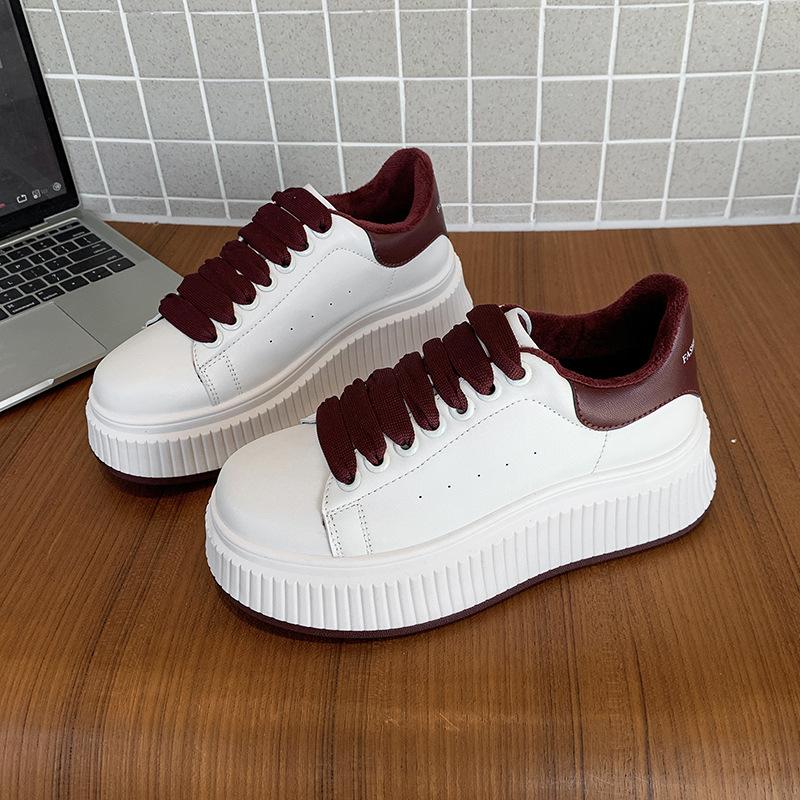 High-end little white shoes women's spring and autumn 2025 new popular versatile small thick-soled height-increasing sports and leisure board shoes