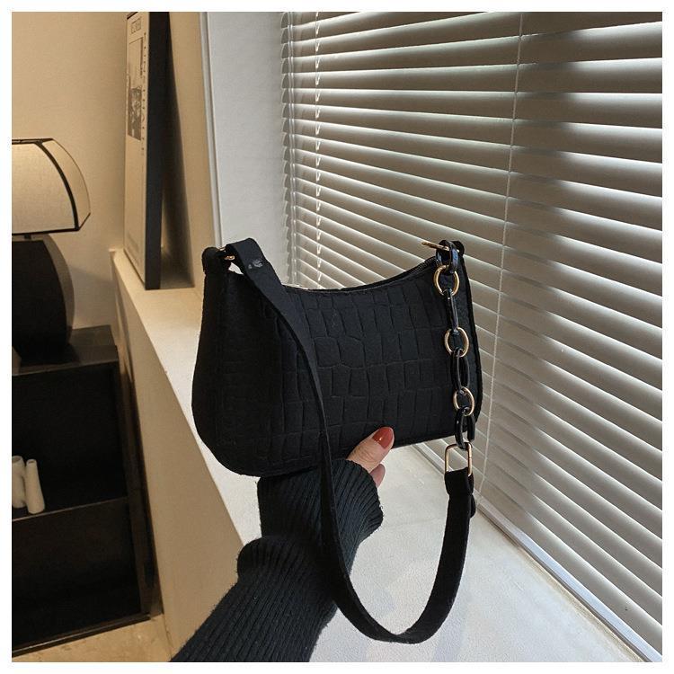 

2024 Trendy Women s Summer Underarm Bag: Elegant Single Shoulder Handbag чёрный