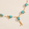 Un llamativo colgante de cadena redonda azul, Un collar largo de alta gama y una cadena para suéter de estilo retro de corte.