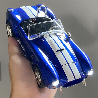 AAANV1 1:22 Ford Shelby Ac Cobra 1965 Classic Car Alloy Diecast Model Car Car Sales Store Front Desk Display With Sound & Light Present