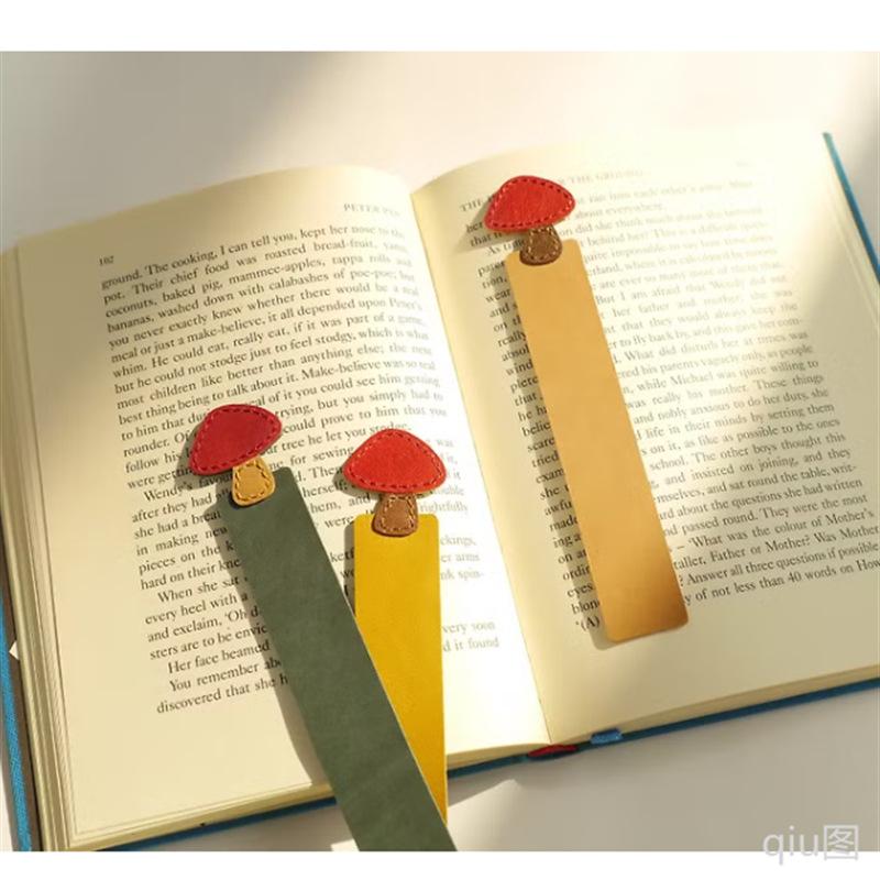 Marque-page en cuir PU en forme de champignon Mignon Marqueur de page de livre Pince de lecture portable Pour les amateurs de livres Lecteurs Accessoires de lecture