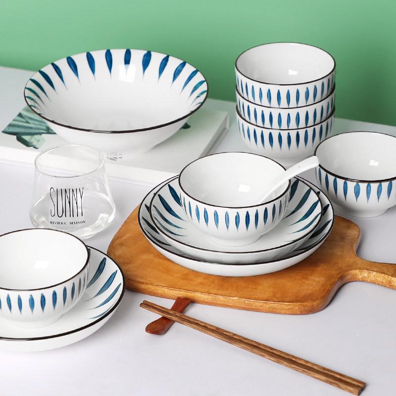 Japanese 10-Person Tableware Set: Creative Rice Bowls, Plates, and Noodle Bowls Combination.