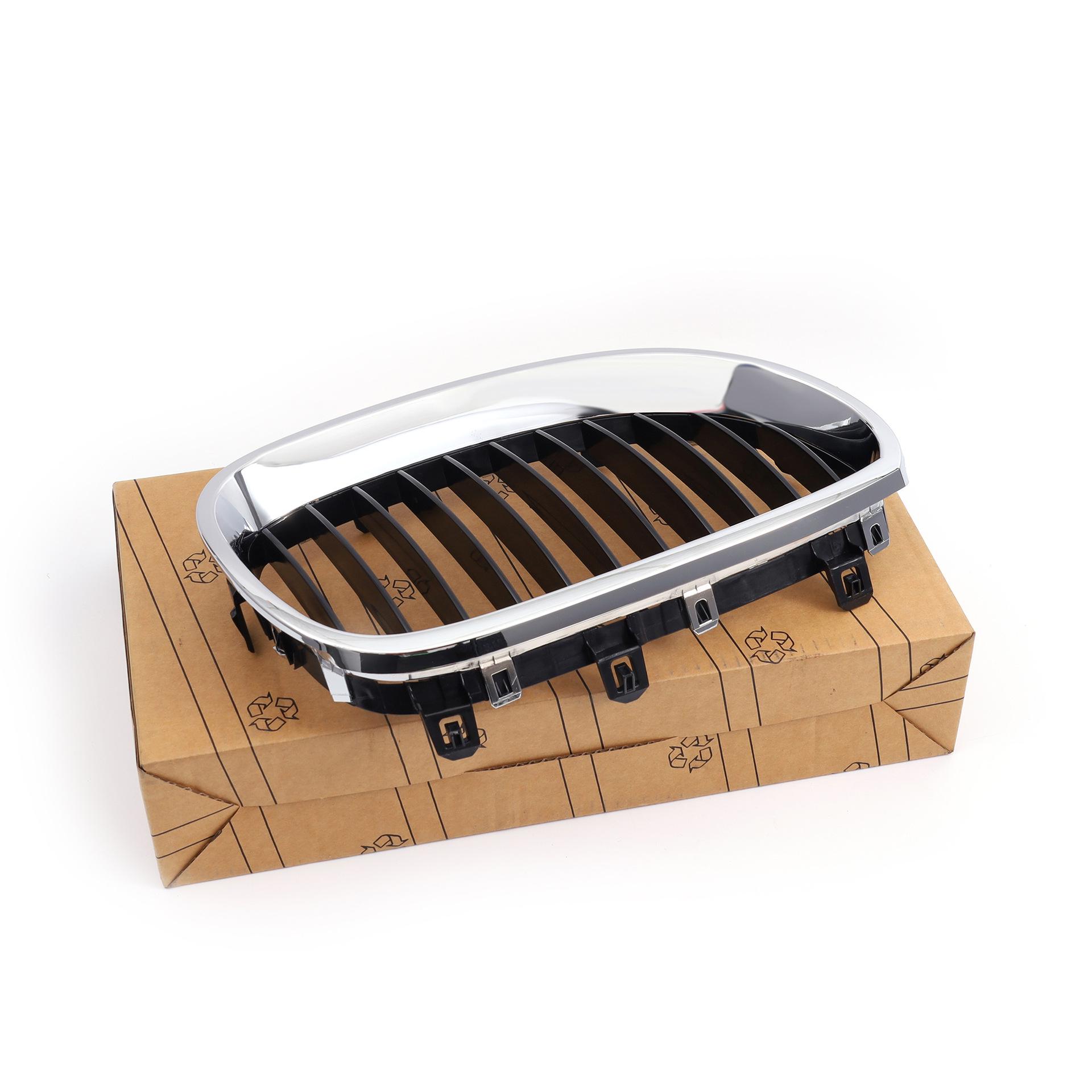 

Передняя решетка полухромированная для моделей BMW 51137065701, 51137065702 Model 51137065701