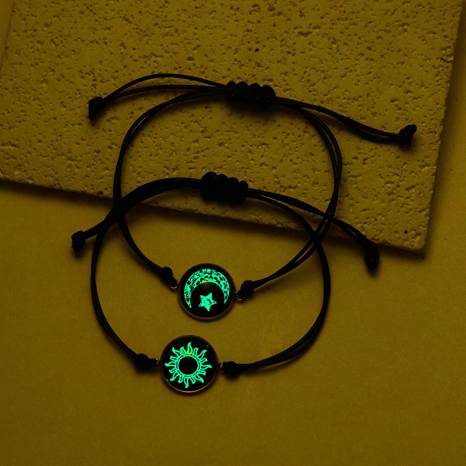 

2 Pcs/Set Luminous Sun Moon Pendant Necklaces for Women Men Romantic Glow In The Dark Couple Necklace Friendship Jewelry Gifts